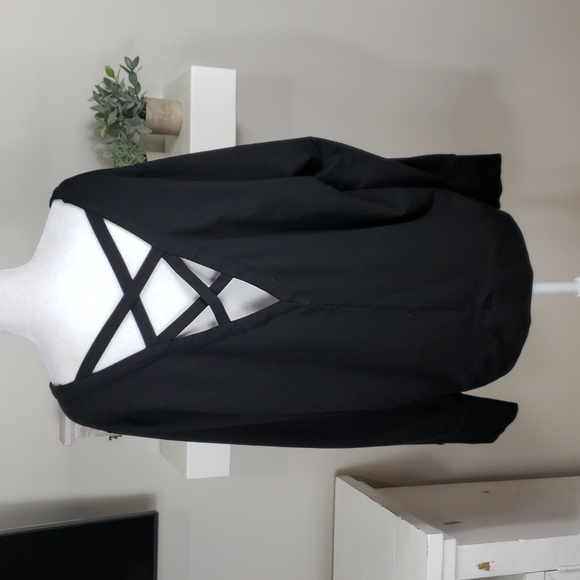 Old Navy Active Sweatshirt With Criss Cross Back - Picture 2 of 14